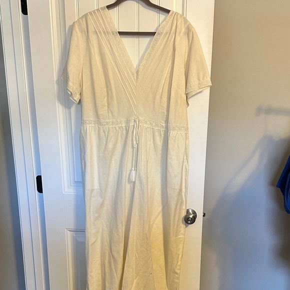 Chic Cream V-Neck jumpsuit - Picture 1 of 4